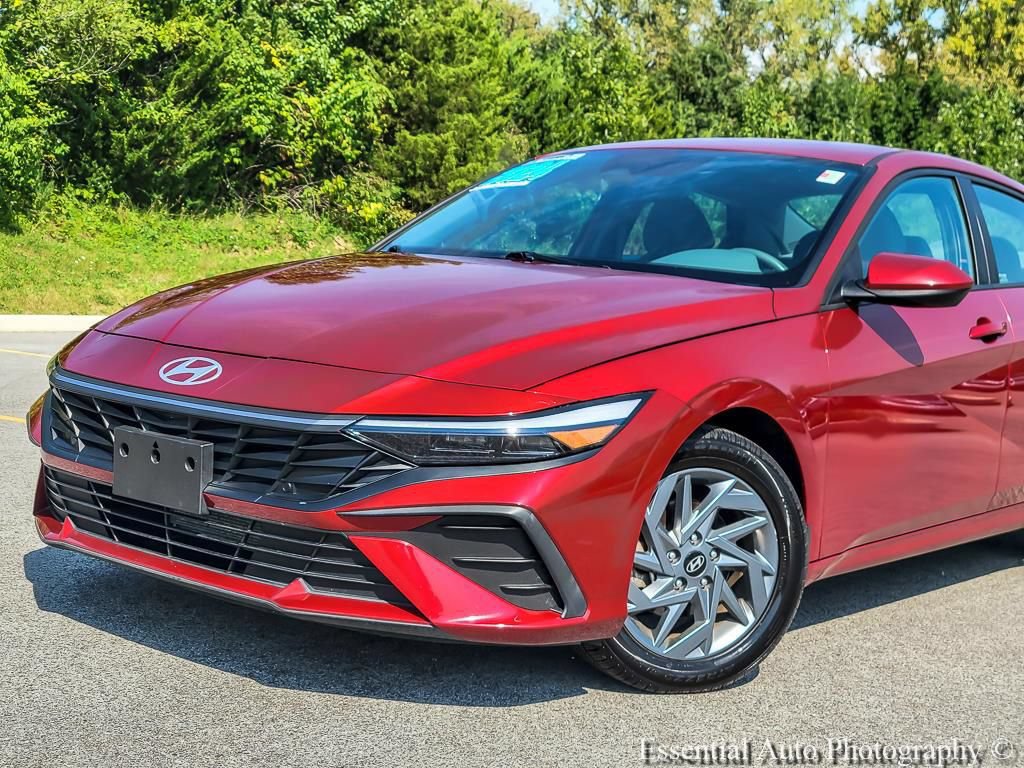 Used 2024 Hyundai Elantra SEL FWD image 2