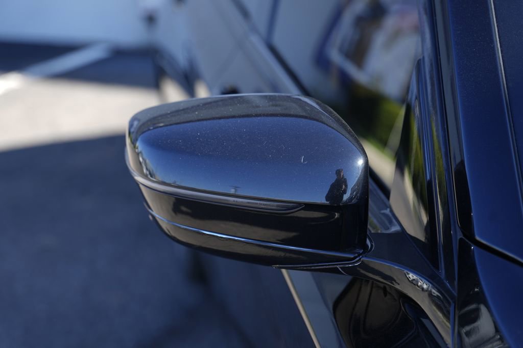 Used 2020 BMW 750i xDrive w/ Cold Weather Package image 11