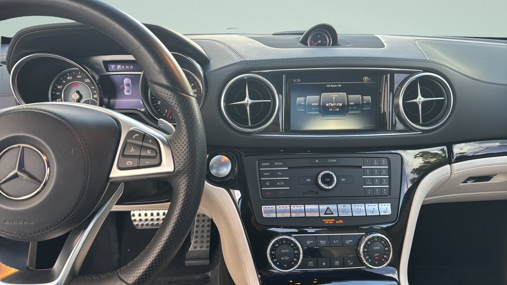 Used 2019 Mercedes-Benz SL 550 image 4