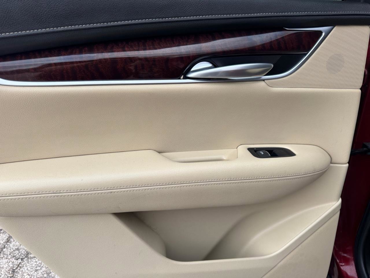 Used 2018 Cadillac XT5 Luxury w/ Driver Awareness Package AWD/4WD image 25
