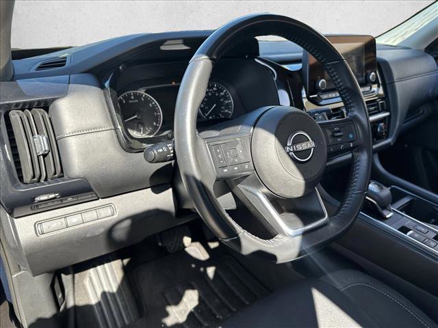 Used 2024 Nissan Pathfinder SV image 10