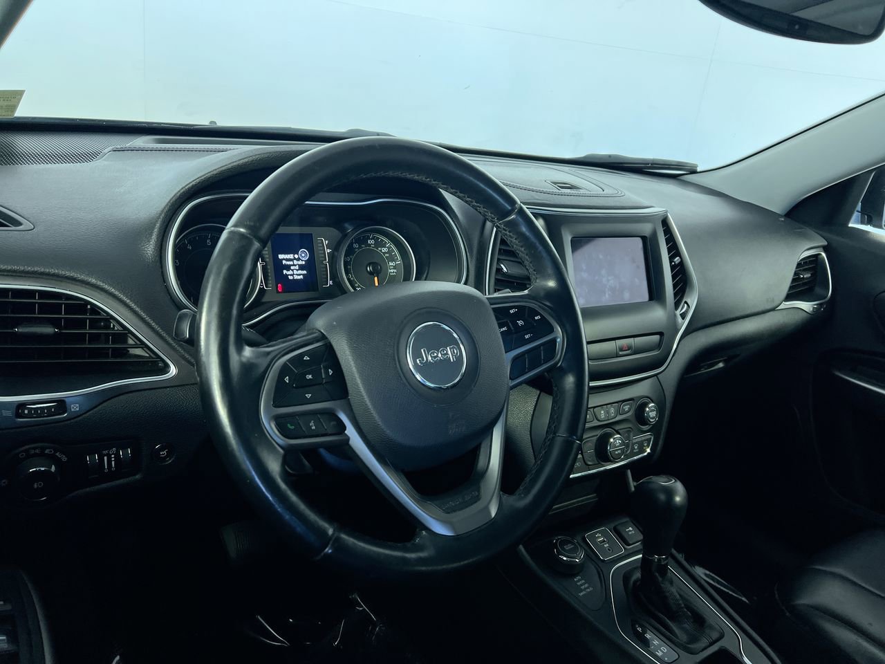 Used 2019 Jeep Cherokee Latitude Plus w/ Comfort/Convenience Group AWD/4WD image 27