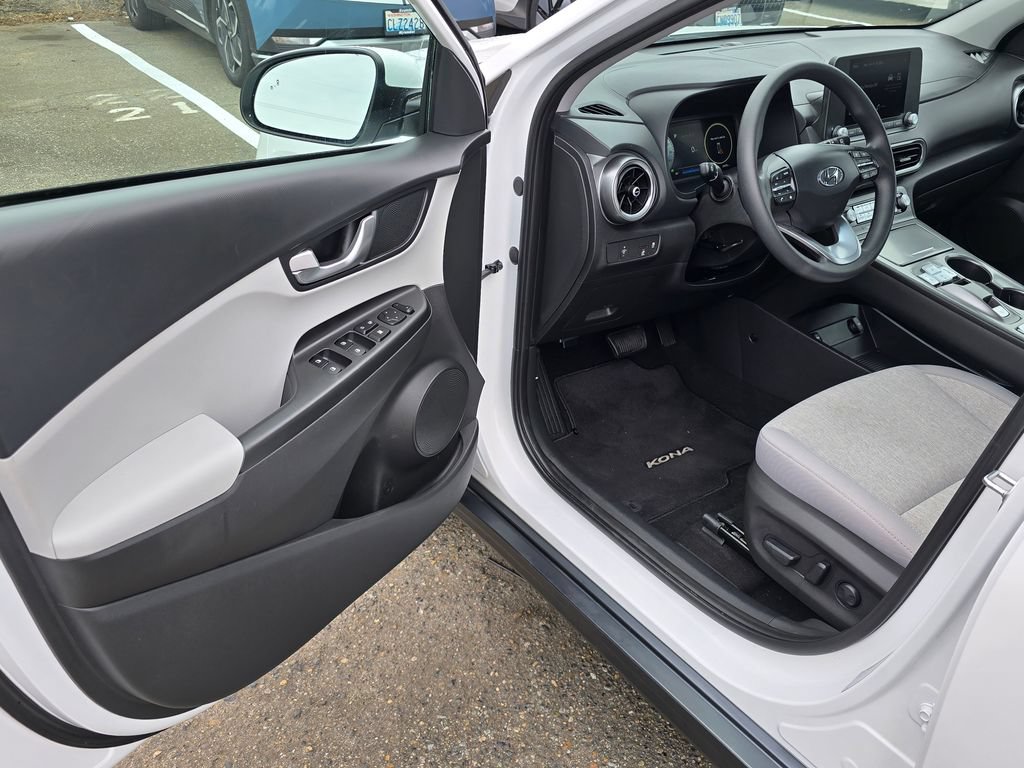 Used 2023 Hyundai Kona SE FWD image 17