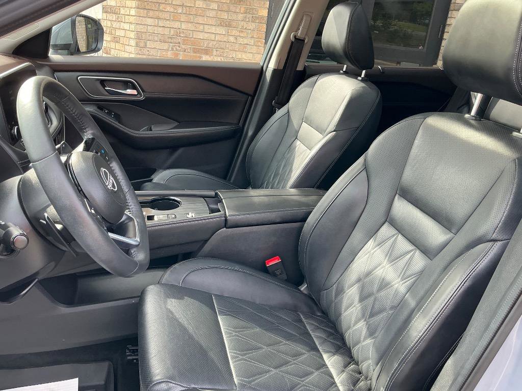 Used 2023 Nissan Rogue Platinum w/ Platinum Premium Package image 16