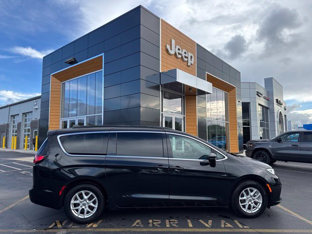 Used 2022 Chrysler Pacifica Touring-L