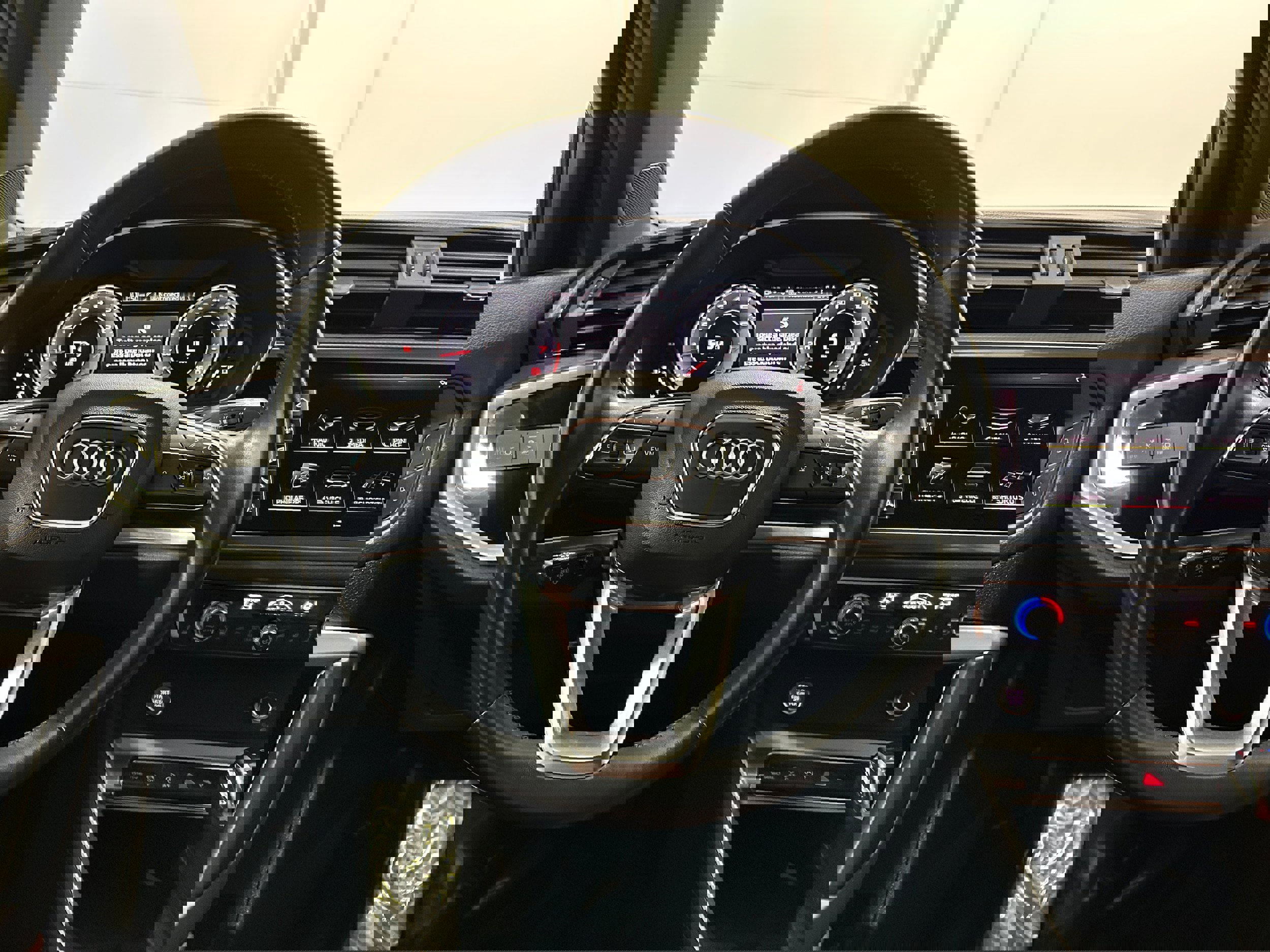 Used 2020 Audi Q3 2.0T Premium Plus w/ Premium Plus Package image 13