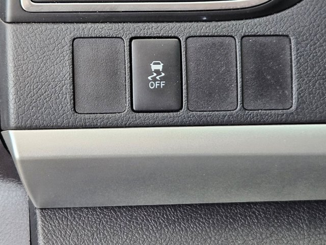 Used 2015 Toyota Camry SE FWD image 25