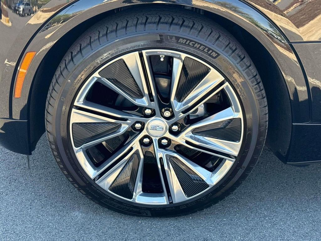 Certified 2025 Cadillac Lyriq Luxury image 12