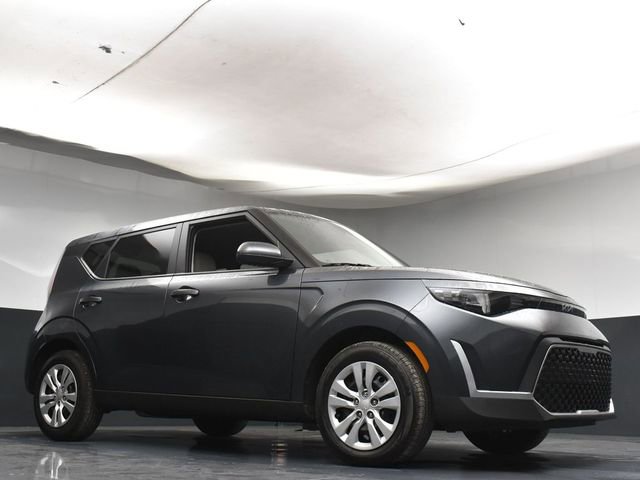 Used 2025 Kia Soul LX FWD image 35