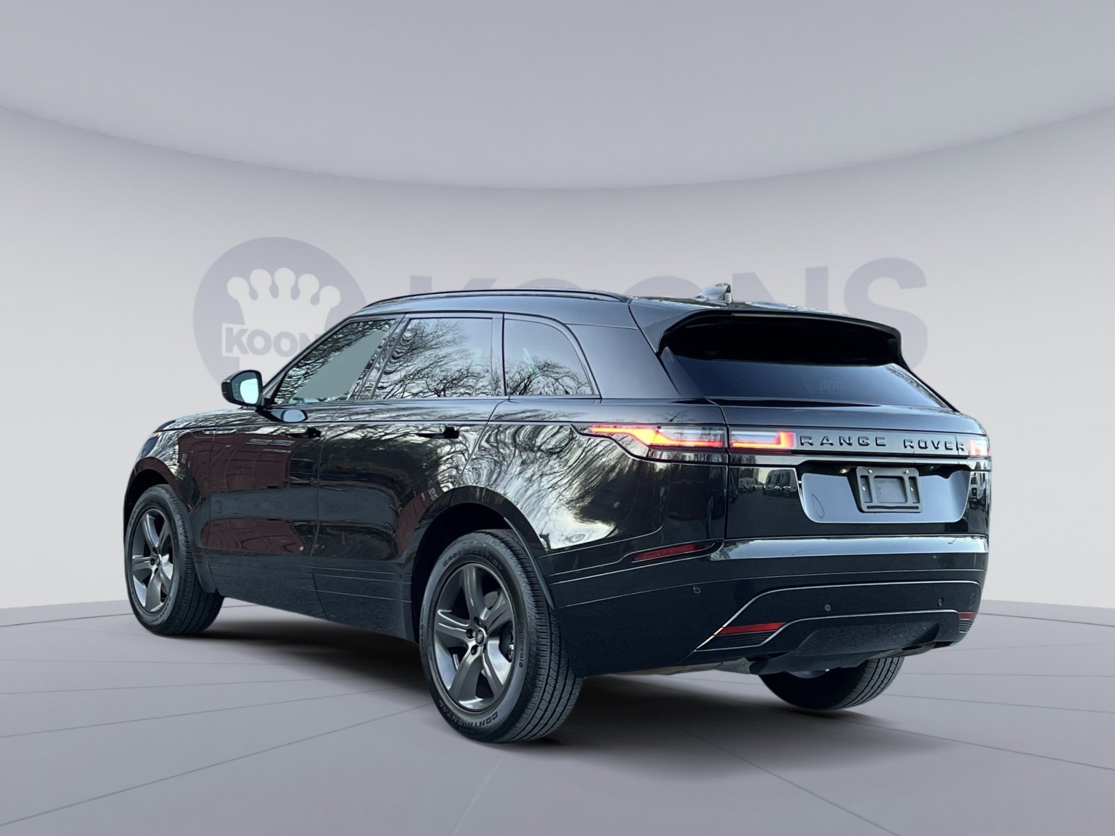 Used 2025 Land Rover Range Rover Velar Dynamic SE image 4