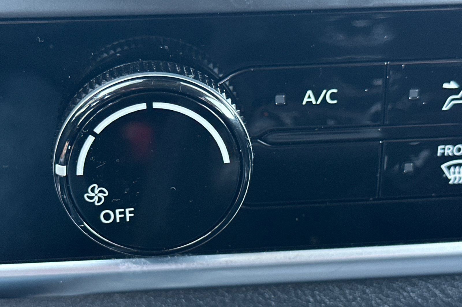 Used 2024 Nissan Rogue S image 28