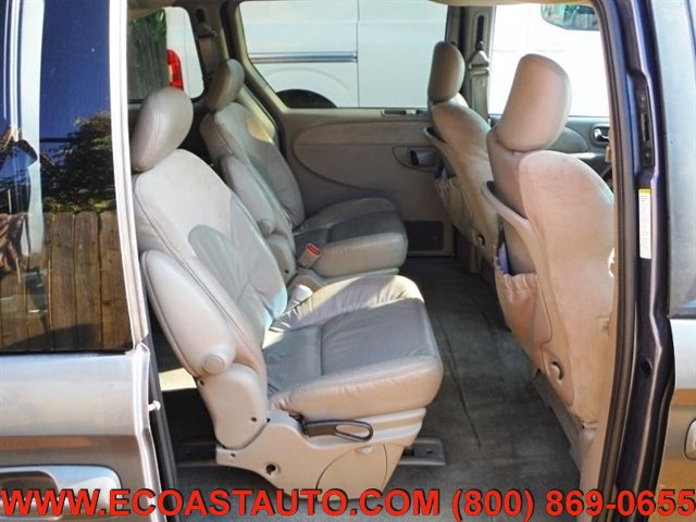 Used 2002 Chrysler Town & Country Limited image 10