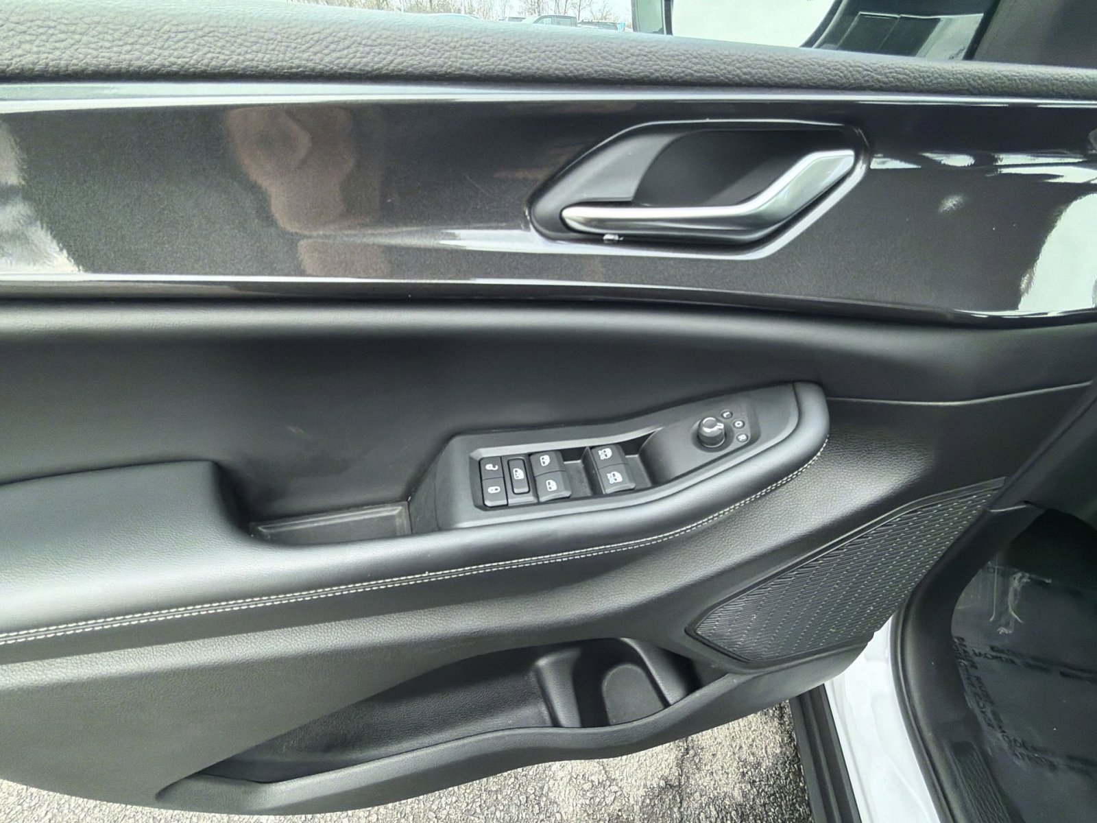 Used 2023 Jeep Grand Cherokee Altitude image 15