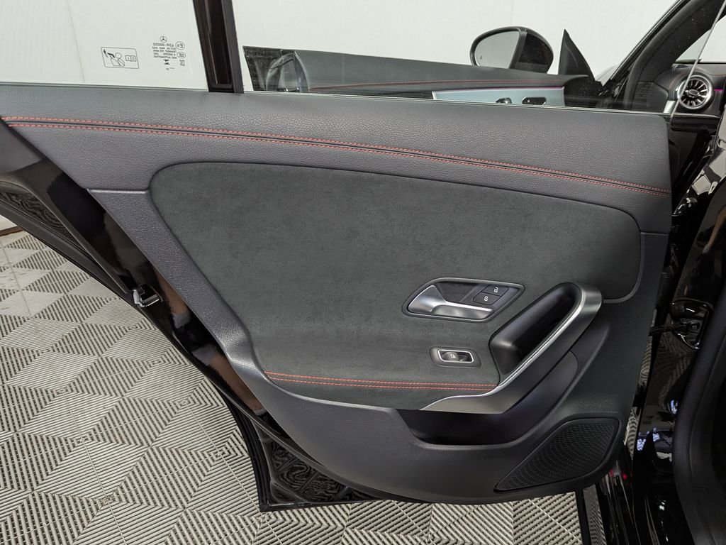 Used 2023 Mercedes-Benz CLA 250 4MATIC image 43