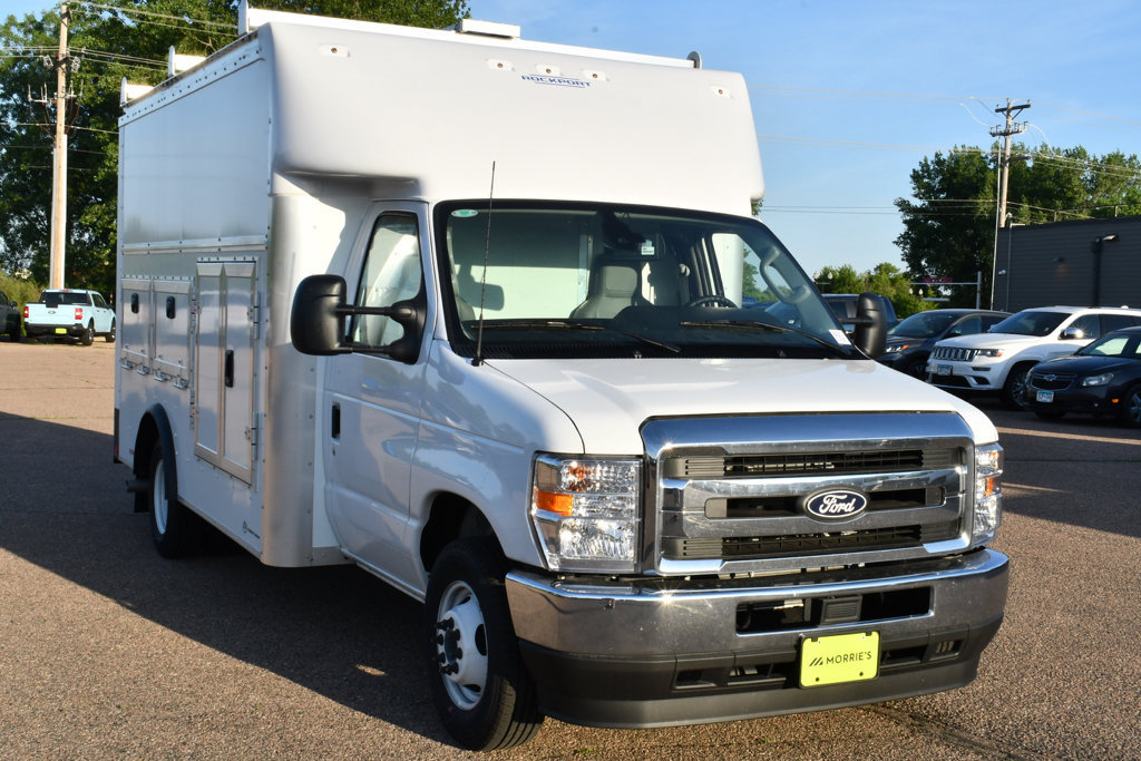 New 2027 Ford E-350 and Econoline 350 Super Duty w/ Power Equipment Group RWD image 4