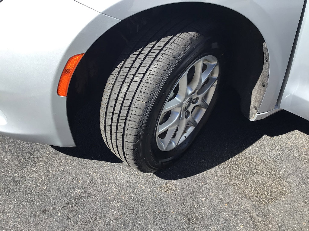 Used 2023 Chrysler Voyager LX image 17