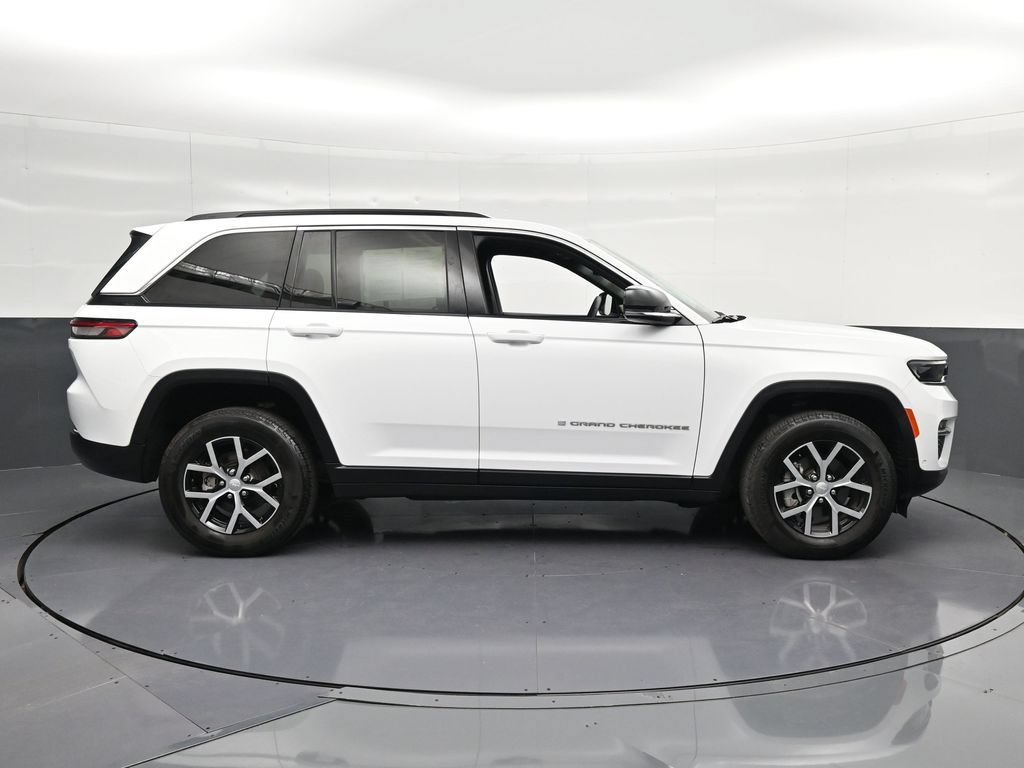 Used 2024 Jeep Grand Cherokee Limited w/ Luxury Tech Group II RWD image 4