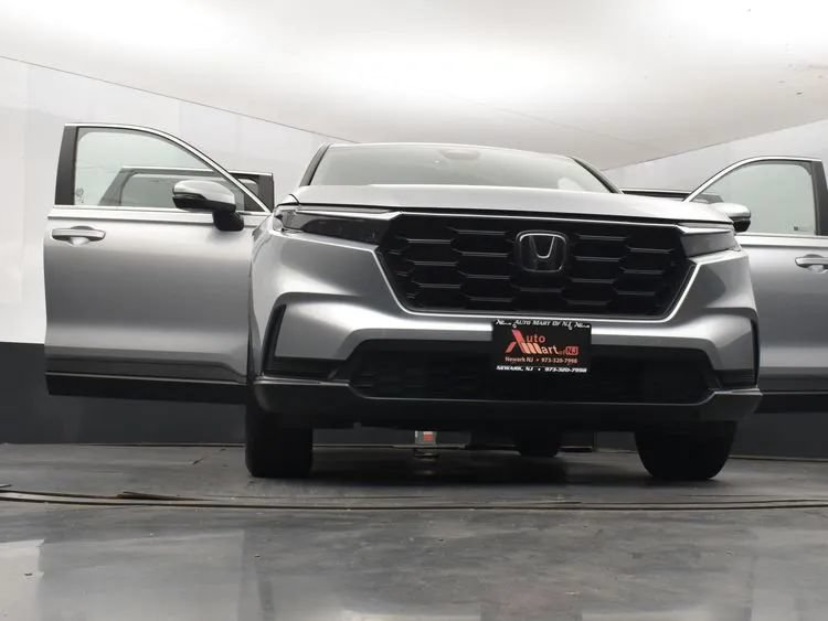Used 2025 Honda CR-V LX image 11