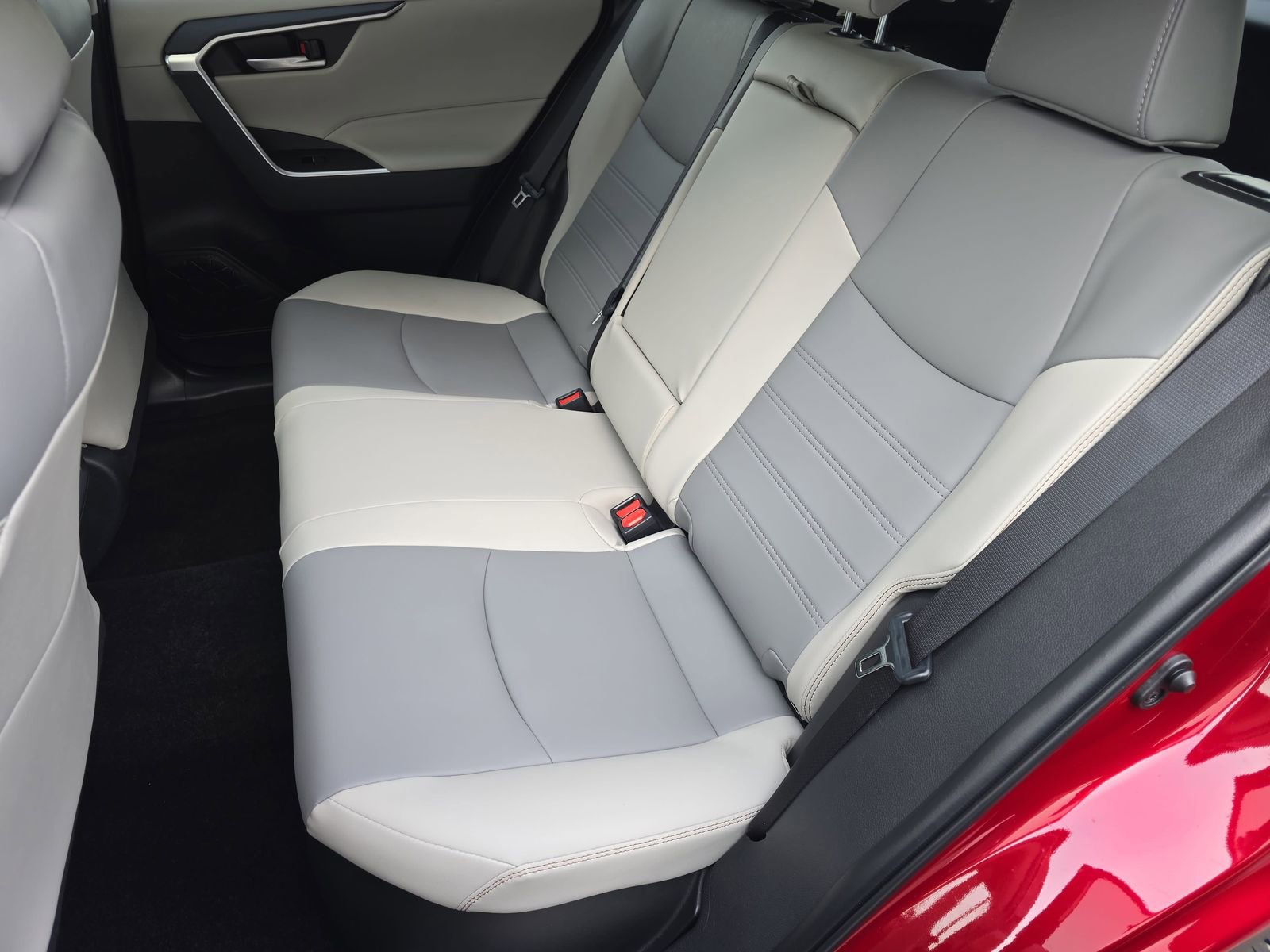 Used 2025 Toyota RAV4 XLE Premium image 21