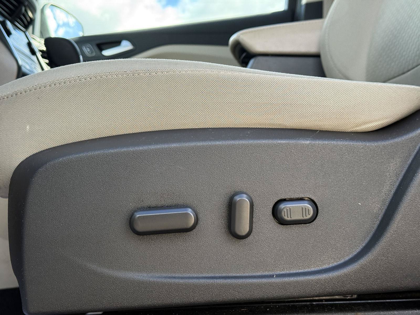Used 2017 Ford Escape SE AWD/4WD image 11