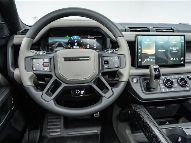 Used 2025 Land Rover Defender 110 AWD/4WD image 31