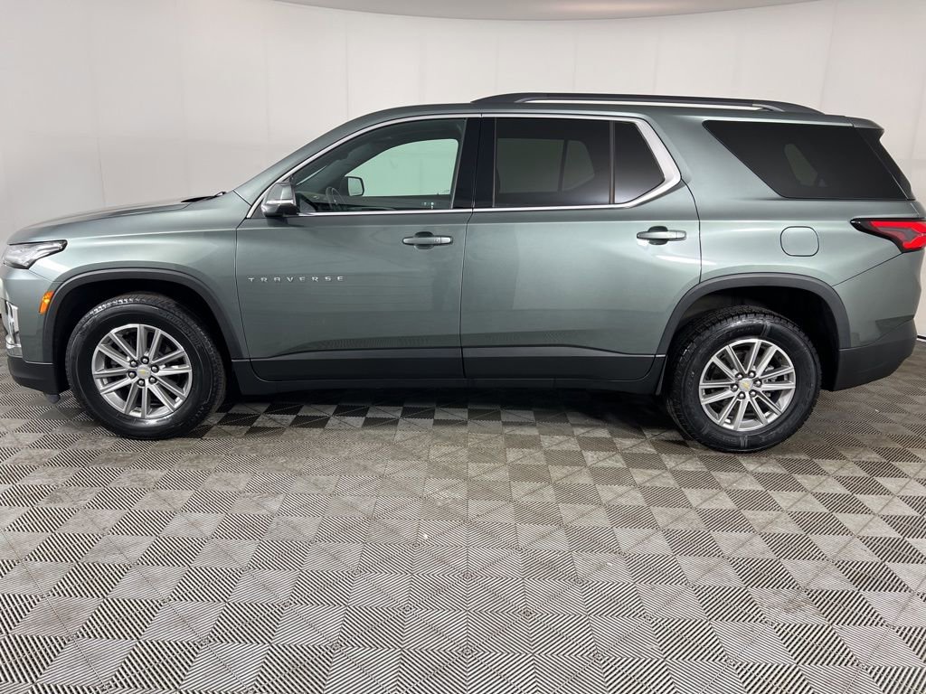 Used 2023 Chevrolet Traverse LT w/ Rear Camera Mirror Package AWD/4WD image 28