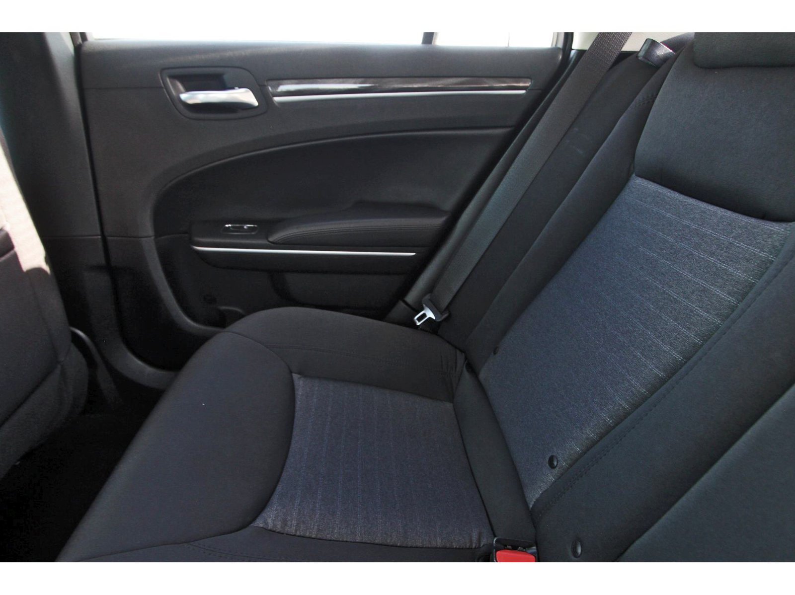 Used 2022 Chrysler 300 Touring w/ Sport Appearance Package RWD image 15
