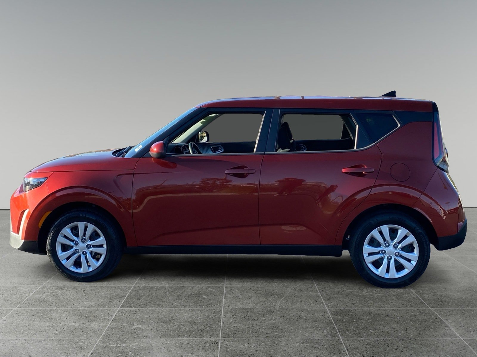 Used 2025 Kia Soul LX FWD image 2