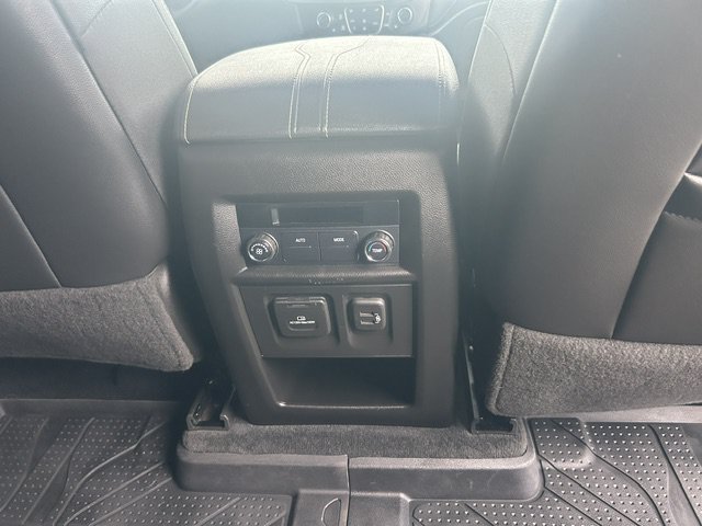 Used 2022 Chevrolet Traverse LT w/ LT Premium Package FWD image 13