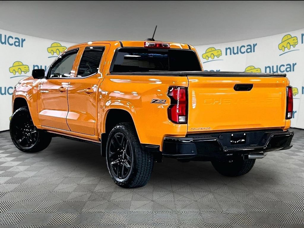 Used 2025 Chevrolet Colorado Z71 w/ Technology Package AWD/4WD image 4