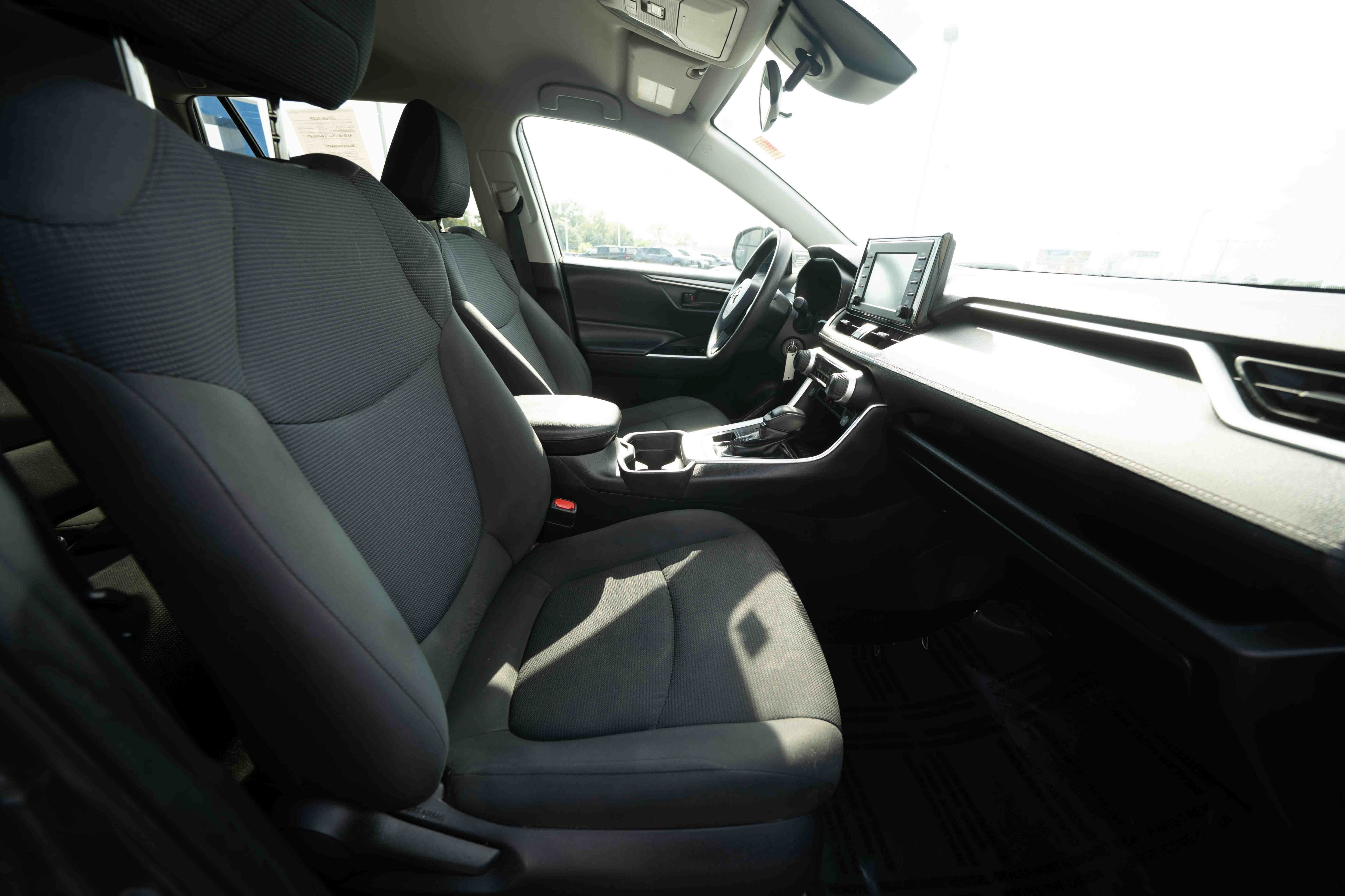 Used 2019 Toyota RAV4 LE AWD/4WD image 27