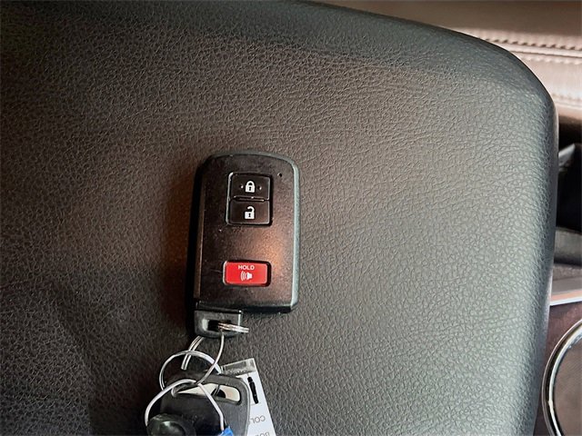 Used 2016 Toyota Tacoma Limited image 32