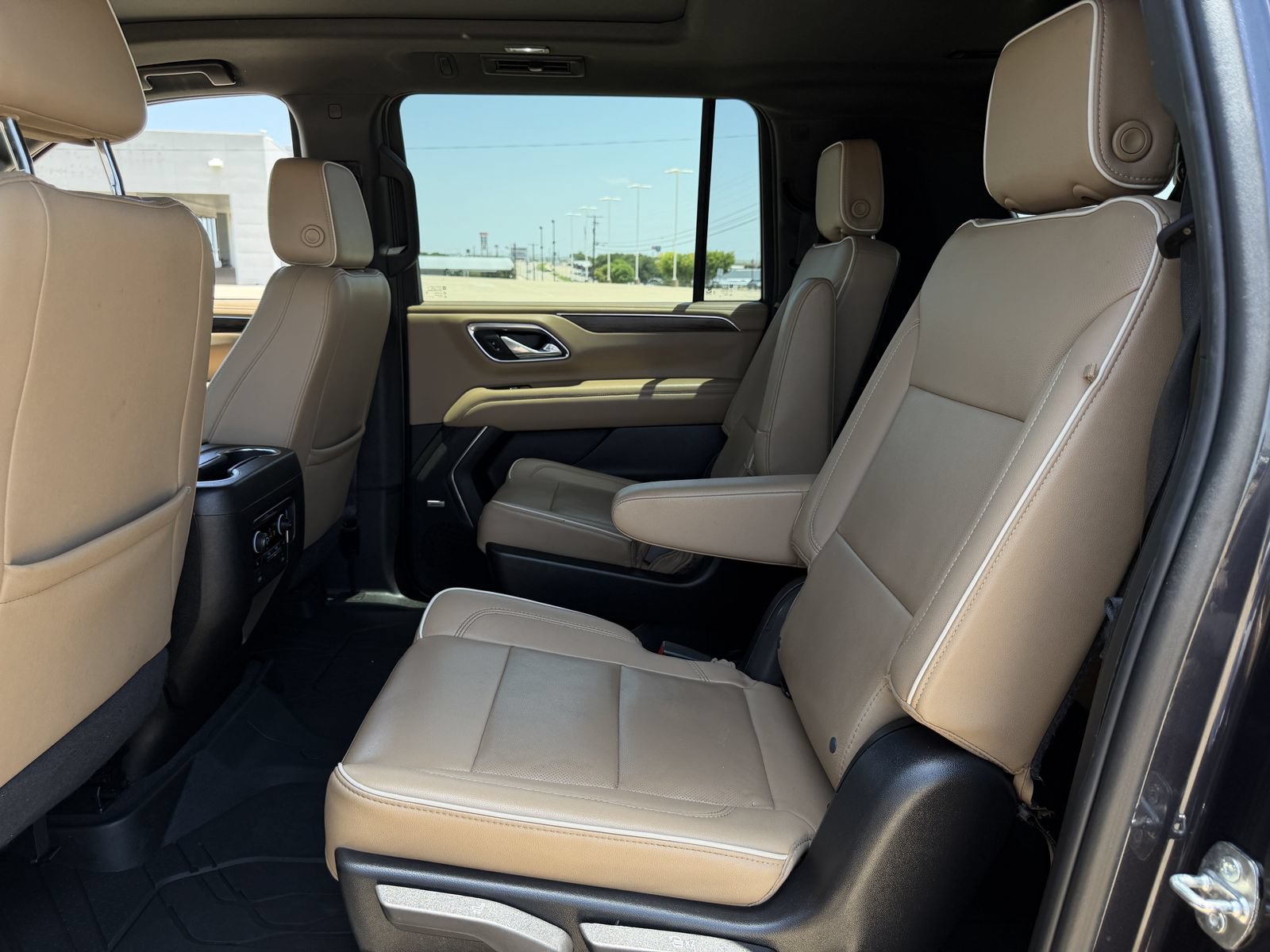 Used 2023 Chevrolet Suburban Premier RWD image 28