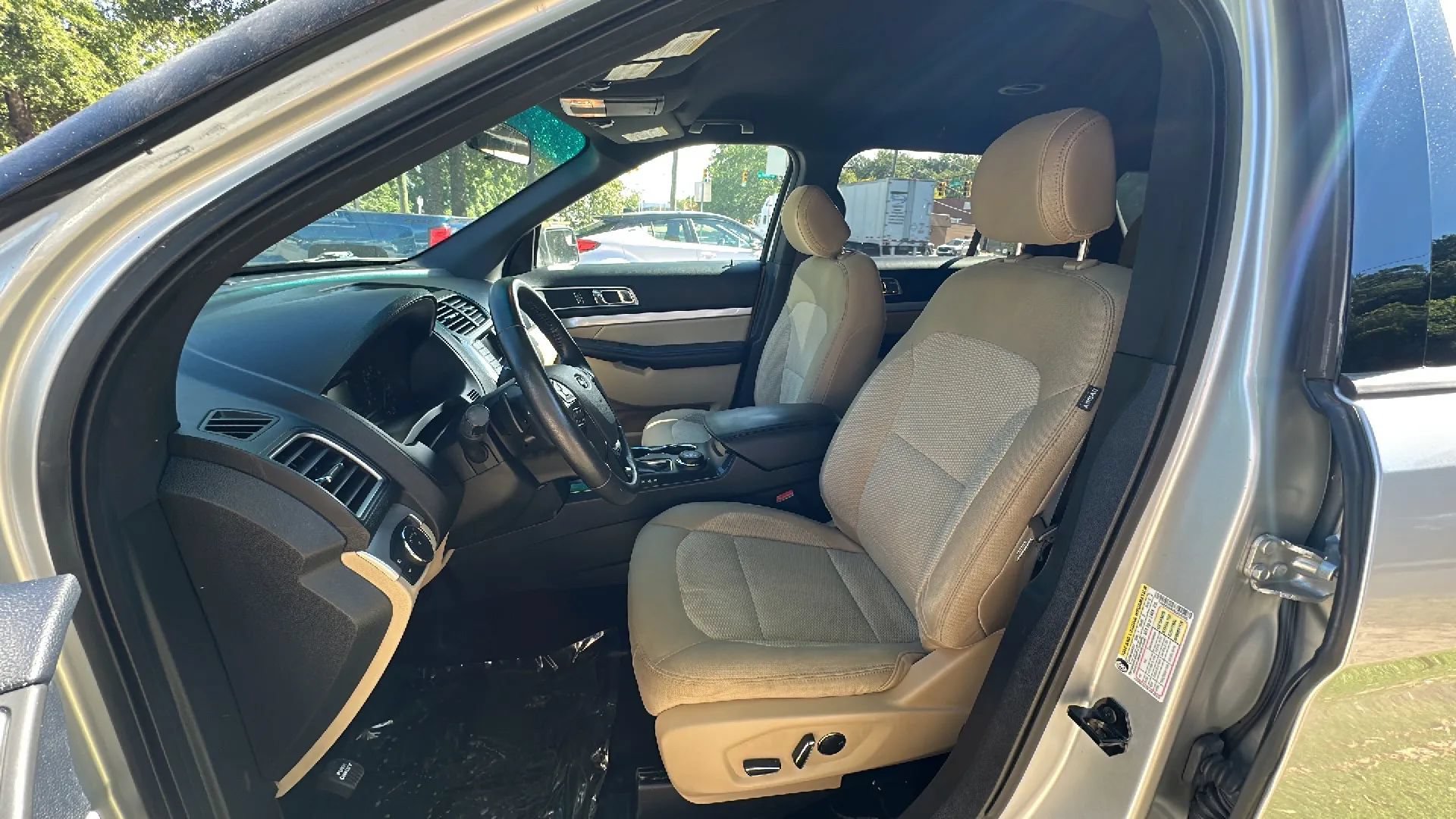 Used 2016 Ford Explorer XLT AWD/4WD image 18