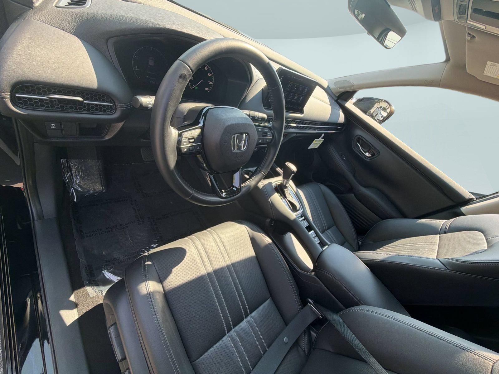 Used 2025 Honda HR-V EX-L image 4