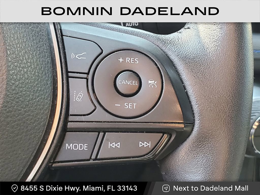 Used 2022 Toyota RAV4 SE image 19