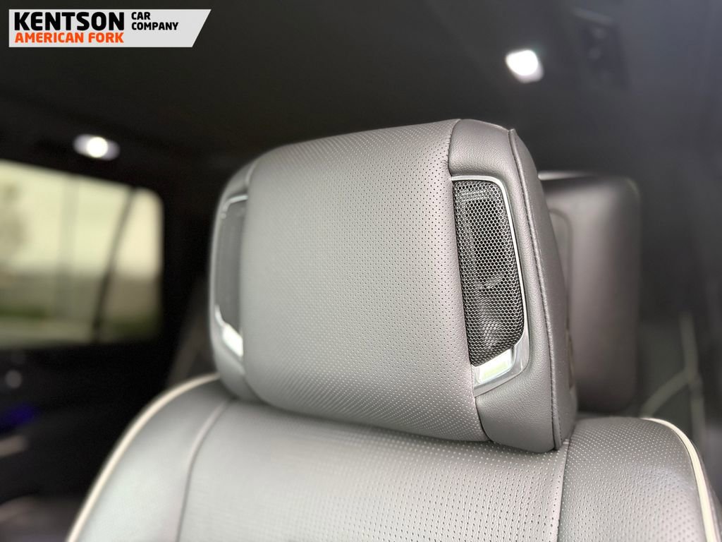 Used 2024 Cadillac Escalade Sport w/ LPO, ONYX Package image 41