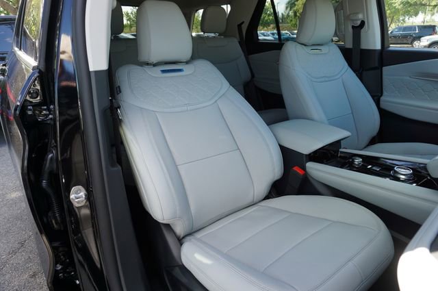 New 2026 Ford Explorer Platinum w/ LUX Leather Package AWD/4WD image 2