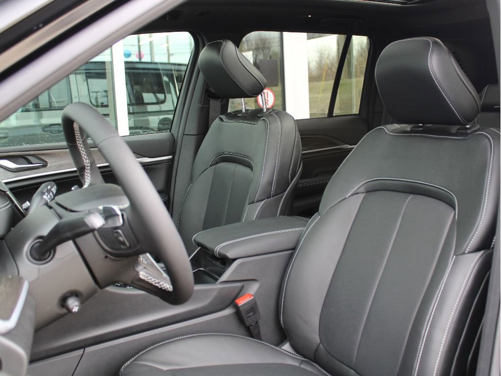New 2026 Jeep Grand Cherokee Limited Reserve AWD/4WD image 11