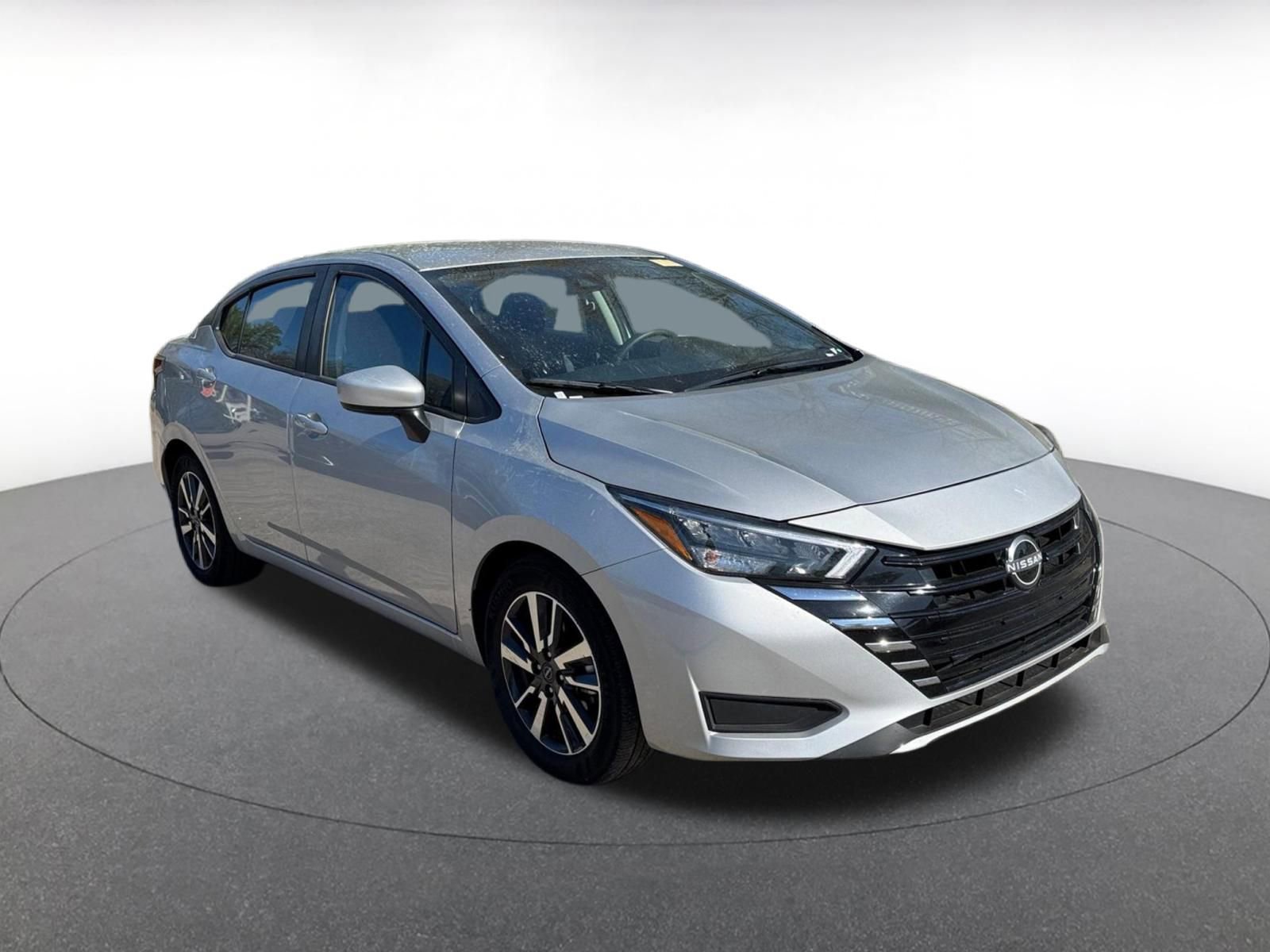 Used 2025 Nissan Versa SV image 1