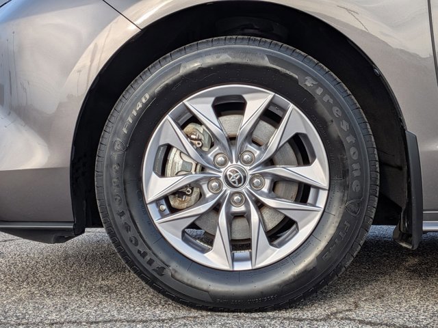 Used 2024 Toyota Sienna LE FWD image 24