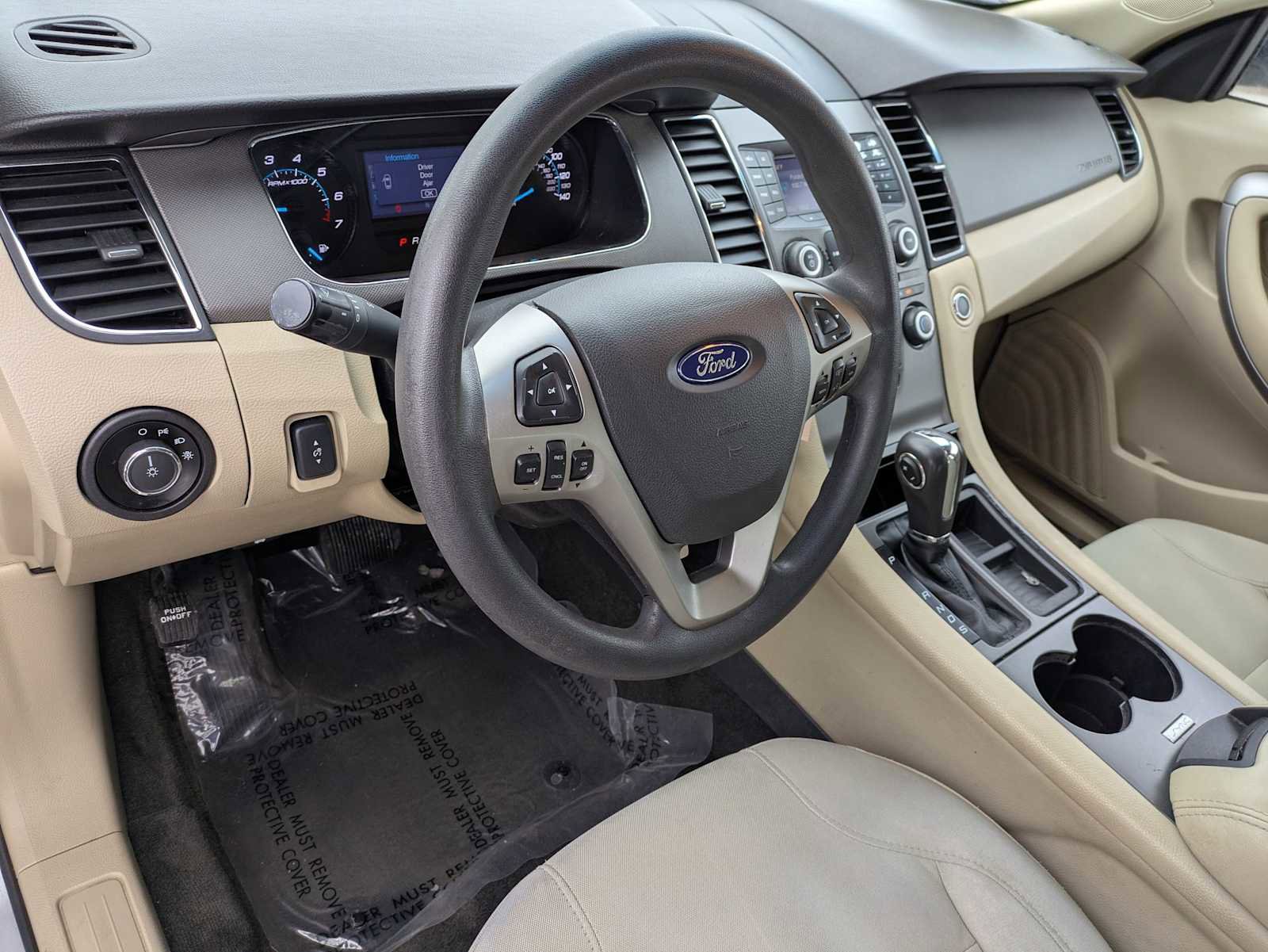 Used 2017 Ford Taurus SE image 2