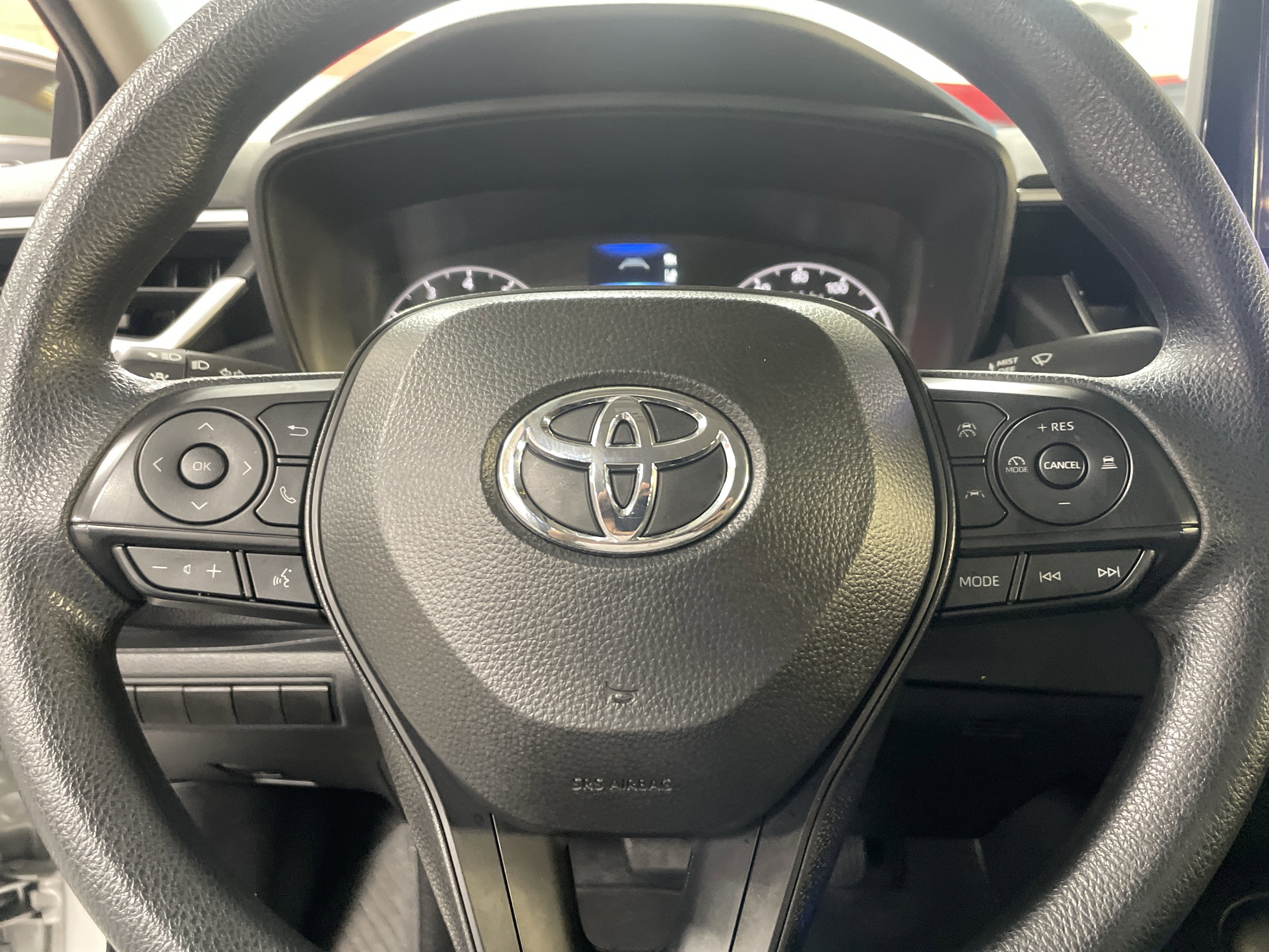 Used 2024 Toyota Corolla LE w/ LE Convenience Package image 18