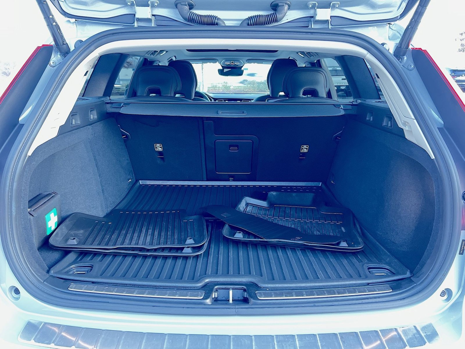 Certified 2024 Volvo V60 B5 Cross Country Plus image 25