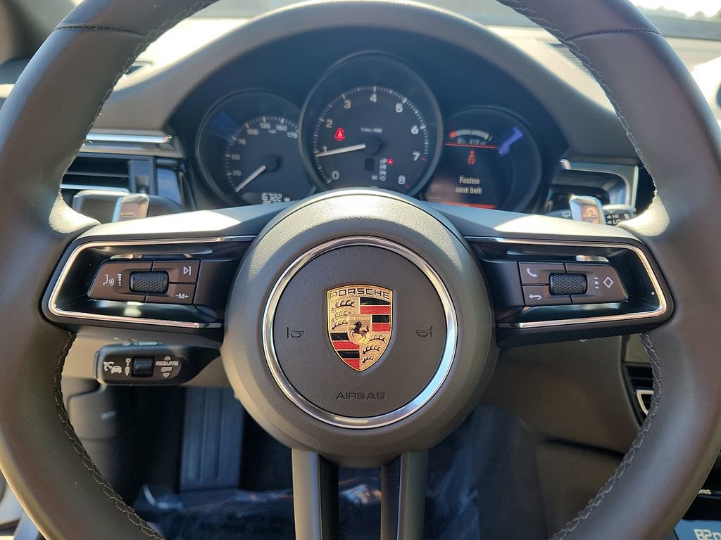 Certified 2025 Porsche Macan image 17