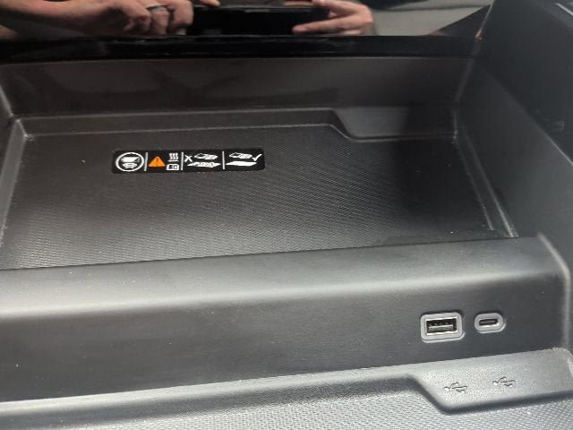 Certified 2025 Chevrolet Suburban Z71 AWD/4WD image 25