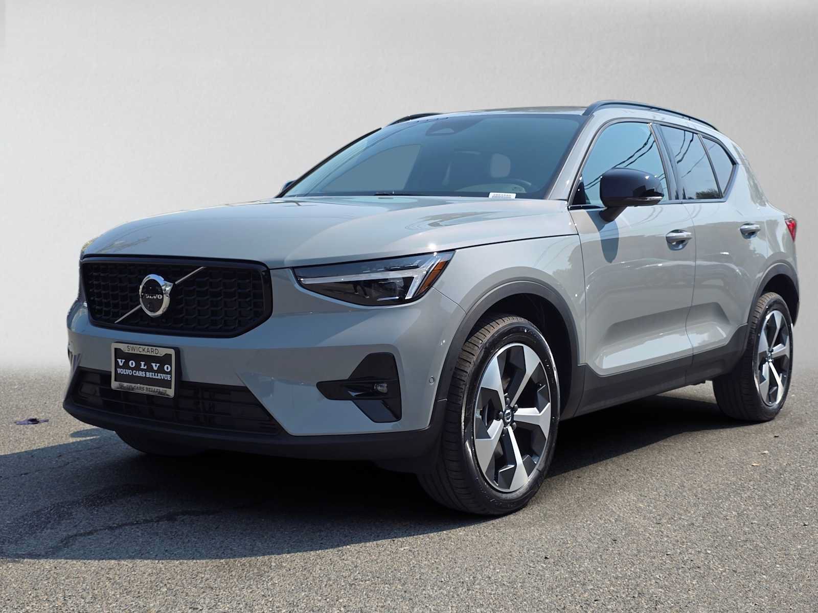 New 2026 Volvo XC40 B5 Plus w/ Protection Package Premier AWD/4WD image 7