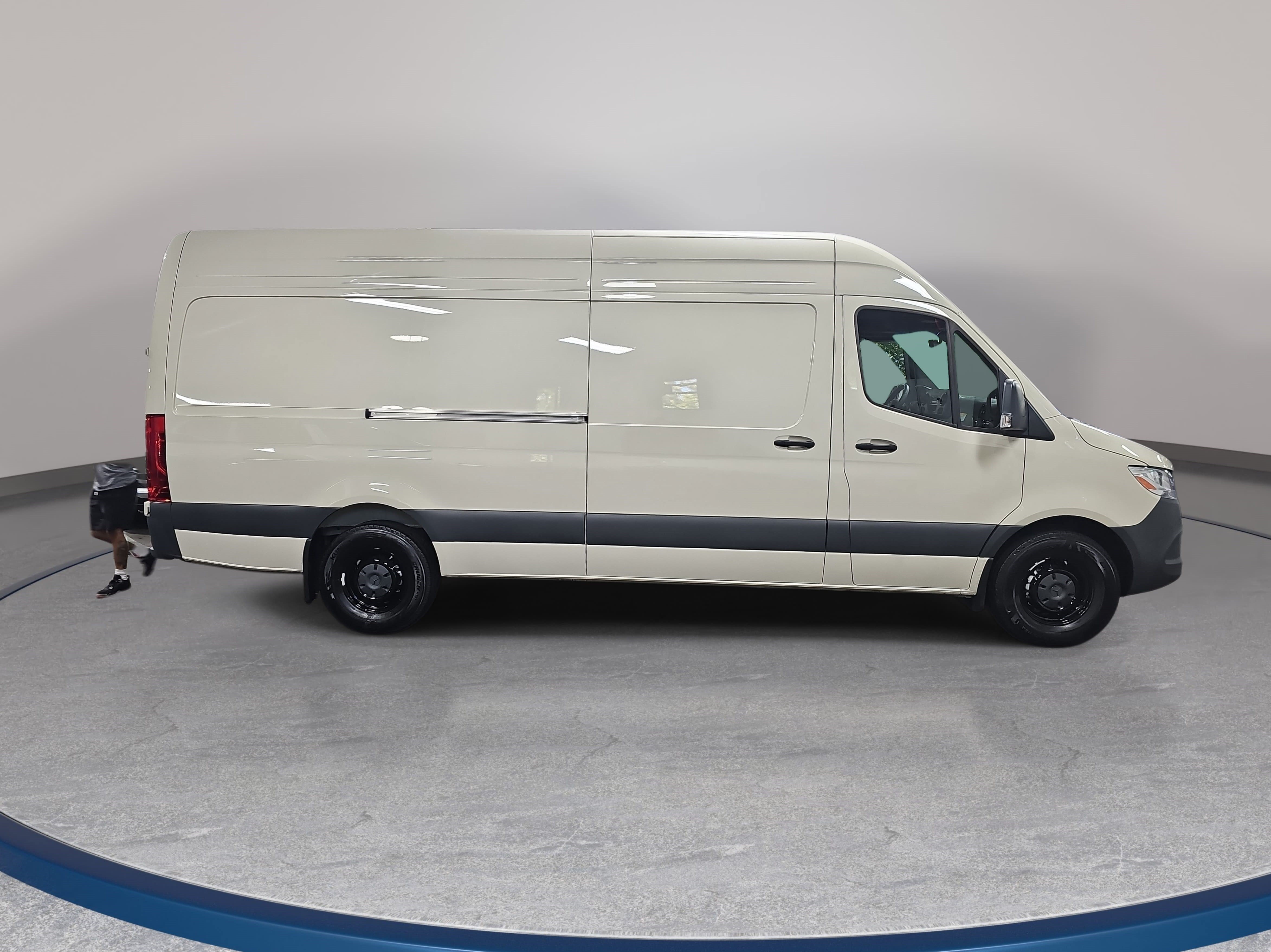 Used 2025 Mercedes-Benz Sprinter 2500 image 4