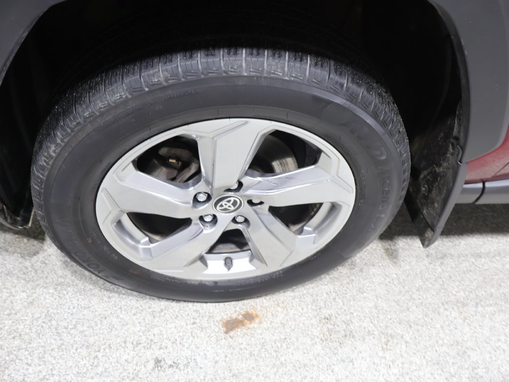 Used 2021 Toyota RAV4 XLE Premium AWD/4WD image 10