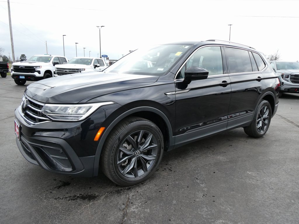 Used 2022 Volkswagen Tiguan SE w/ Panoramic Sunroof Package image 8